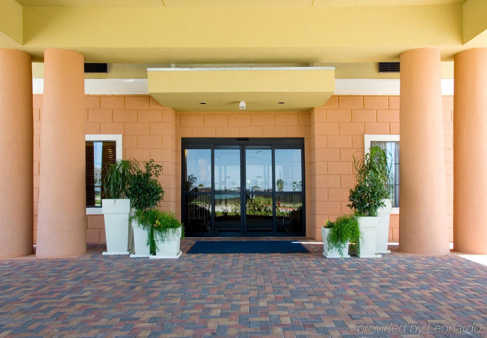 Holiday Inn Express Hotel And Suites Kingsville By Ihg Εξωτερικό φωτογραφία