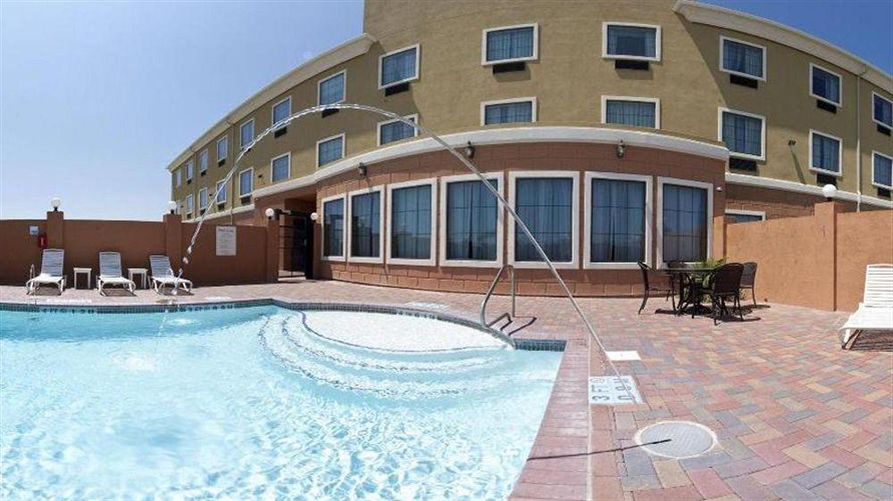Holiday Inn Express Hotel And Suites Kingsville By Ihg Εξωτερικό φωτογραφία